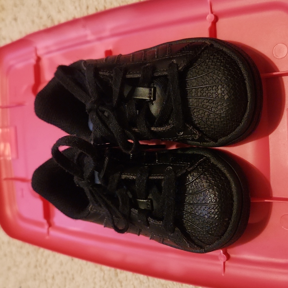 Shelltoe Adidas in all black size 6 toddler